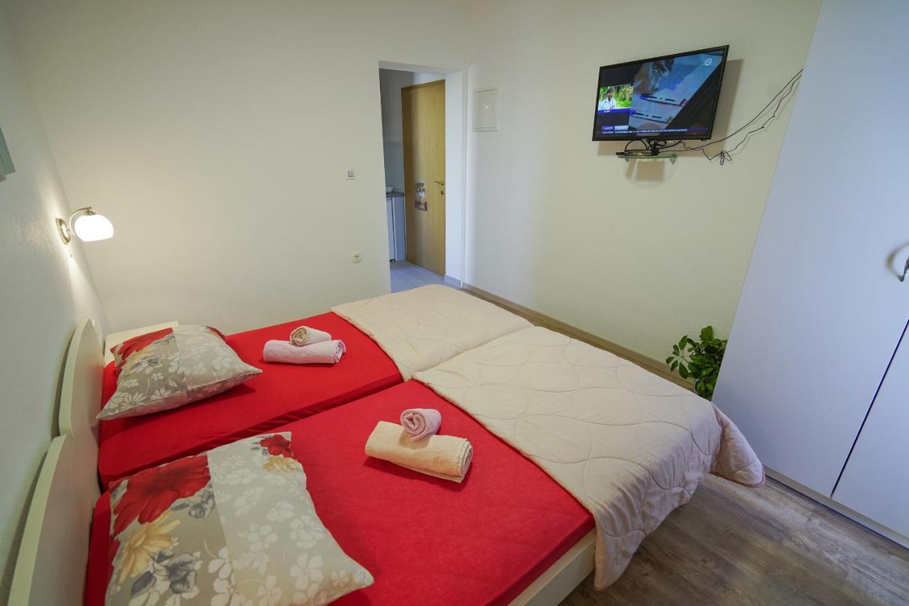 Studio Apartman M&F Apartment Split Exterior photo
